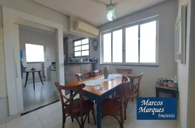 Apartamento com 2 dormitórios e 2 banheiros em prédio com elevadores no embaré