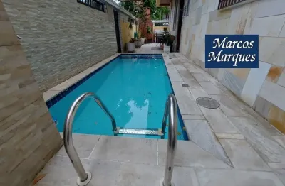 Casa com piscina e quintal no embaré com 4 dormitórios e garagem para 3 carros