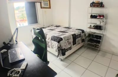 Apartamento quarto e sala 38m reformado colado no metrô e praia.