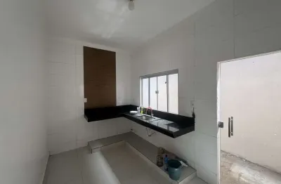 Casa para Venda em Patos de Minas, JARDIM VITÓRIA, 2 dormitórios, 1 banheiro, 3 vagas