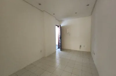 Sala comercial com 1 sala para alugar na Avenida Anita Garibaldi, Garibaldi, Salvador