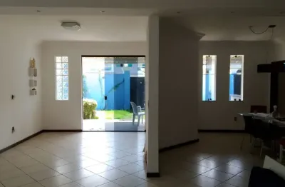 Excelente casa num excelente condomínio bem localizado no bairro de piatã