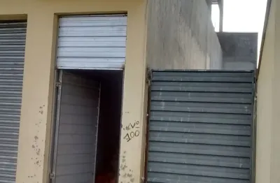 Alugo linda casa com 2 dormitórios no jd portela  itapevi próx a trem