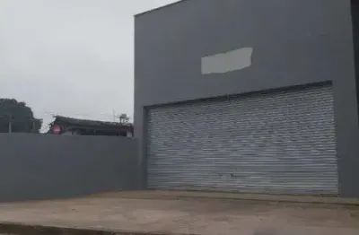 Alugo galpão/lojão com 200m² na avenida principal - venda das pedras - itaboraí - rj