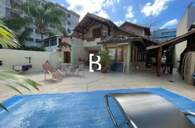 Casa com 3 quartos à venda na rua rua josé lúcio medeiros muniz, 21, praia do pecado, macaé, 10 m2 por r$ 2.500.000