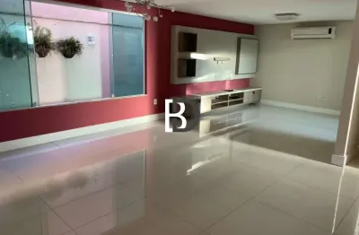 Casa com 3 quartos à venda na rua rua maurício ribeiro bejamim, 12, são marcos, macaé, 209 m2 por r$ 950.000