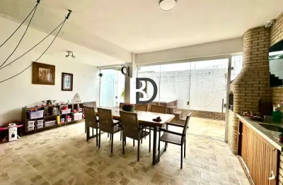 Casa com 3 quartos à venda na rua rua professora juciléa salerma de oliveira, 10, mirante da lagoa, macaé, 180 m2 por r$ 920.000