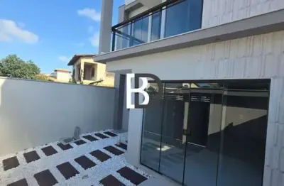 Casa com 3 quartos à venda na rua praça josé pereira câmara, 10, centro, rio das ostras, 121 m2 por r$ 695.000