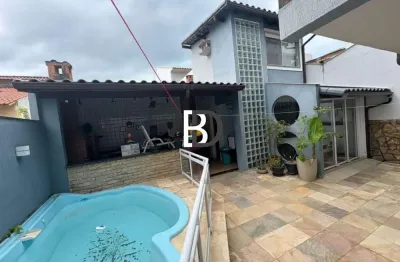 Casa com 4 quartos à venda na rua joão batista de lima, 10, riviera fluminense, macaé, 176 m2 por r$ 1.100.000