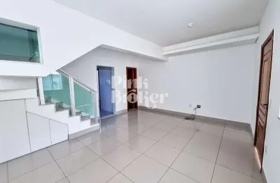 Casa geminada à venda de 3 quartos, 1 suíte, 2 vagas de garagem, localizado no bairro cabral em con