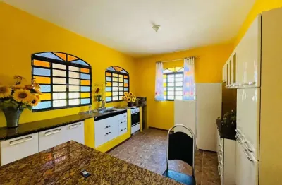 Oportunidade única: casa charmosa com 2 quartos e lote amplo no várzea do solar ii
