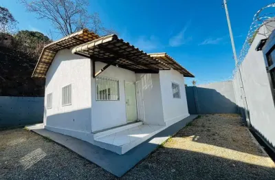 Casa espaçosa com 3 quartos, suíte e quintal amplo – conforto e estilo em um só lugar!
