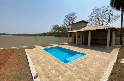 Linda casa estilo sitio, localizada no condomínio represa ville no bairro represa na cidade de capim branco-mg!