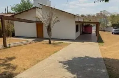 Residência exclusiva com área gourmet, spa e 4 suítes em capim branco