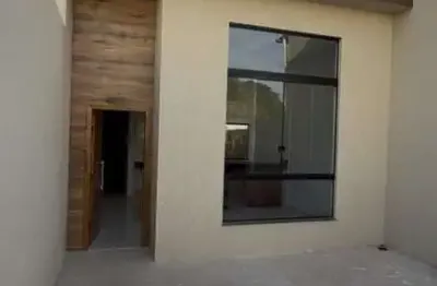 Casa nova, moderna e pronta para morar – 2 quartos (1 suíte) – quintal amplo e pé-direito alto!