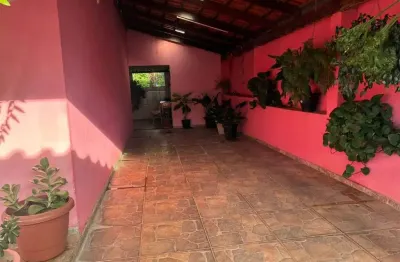 Casa ampla de 2 Quartos no Bom Jesus com quintal, pomar e localização privilegiada