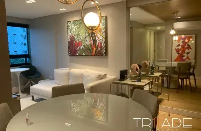 Apartamento na torre com 2 quarto (1 closet), 1 banheiro de serviço, 2 vagas cobertas, lazer completo.