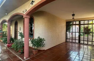 Casa com 3 quartos à venda no centro, arapongas , 240 m2 por r$ 1.500.000