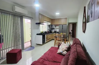 Linda casa com otima localizacao em caraguatatuba! oportunidade!