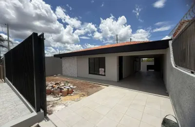 Casa à Venda na Colônia Dona Luiza, próximo ao novo Max Atacadista