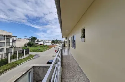 Casa de esquina com sala comercial de 122m2 em balneário piçarras/sc