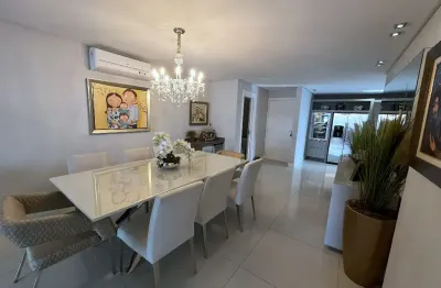 Apto amplo,  semi mobiliado em prédio moderno com área de lazer.
