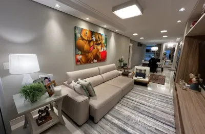 Apto semimobiliado, no Centro. Em um dos prédios mais desejados de Florianópolis. Prédio com lazer completo. Excelente localização.  Próximo à Beira mar, Colégio Catarinense, Top Market e ao supermerc