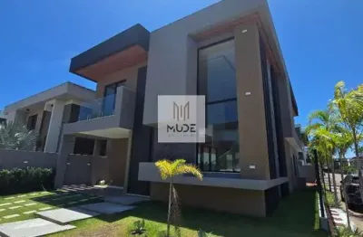 Casa Duplex à Venda no Residencial Porto Real - Alto Padrão, 4 Suítes com Closet e Piscina - 450m² terreno - Av. Priscila Dultra - Lauro de Freitas