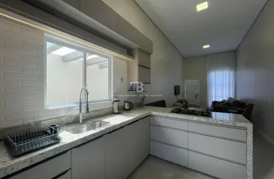Casa semimobiliada com suíte e 2 dormitórios no vila real