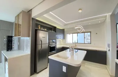 Apartamento semimobiliado com 105,97 m² privativos no presidente médici