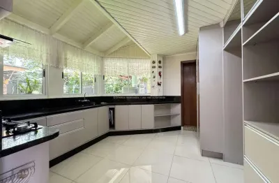 Casa com 4 quartos e comodidades exclusivas no centro de chapecó