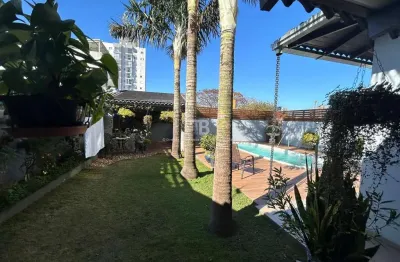 Casa semimobiliada com 3 quartos, suíte e piscina à venda no jardim itália
