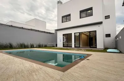 Casa nova à venda com uma suíte e piscina no desbravador, chapecó
