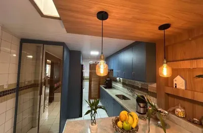 Casa com 3 quartos, suítes e área de lazer completa no centro