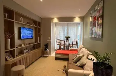 Apartamento semimobiliado com 2 quartos e 2 vagas à venda no centro de chapecó