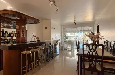 Cobertura duplex mobiliada com 3 quartos e vista panorâmica no centro chapecó