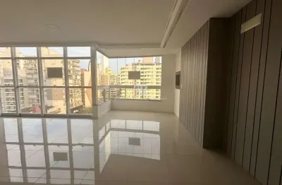 À venda: apartamento com 3 suítes e 2 vagas no centro de chapecó