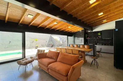 Casa semimobiliada com suíte, escritório e área de lazer completa em chapecó