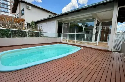 Casa semimobiliada com 3 quartos e piscina no universitário em chapecó sc