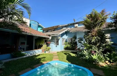 Casa e natureza no universitário - 4 quartos, piscina, 3 vagas