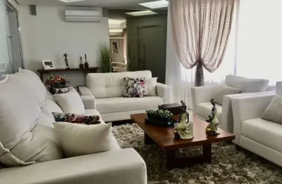 Casa de alto padrão com 3 suítes - próximo ao royal do presidente médici