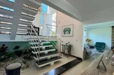 Casa Ampla com 5 Quartos e Vista Panorâmica - Bairro Esplanada