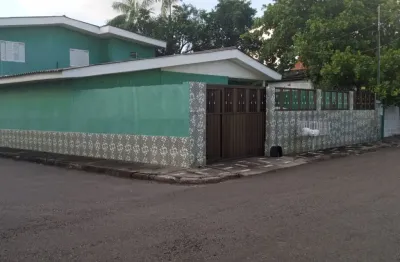 Casa de esquina,  em excelente localização para uso comercial ou residencial