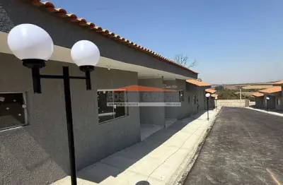 Casa com 2 quartos para alugar na Estrada dos Martins, 155, Caguassu, Sorocaba