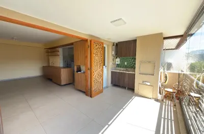 Belo apartamento em um condomínio de infraestrutura completa em itaipava