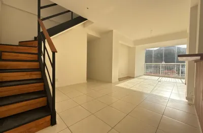 Linda cobertura em itaipava, dentro de condomínio com excelente infraestrutura