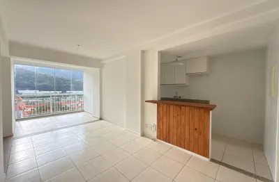 Linda cobertura em itaipava, dentro de condomínio com excelente infraestrutura