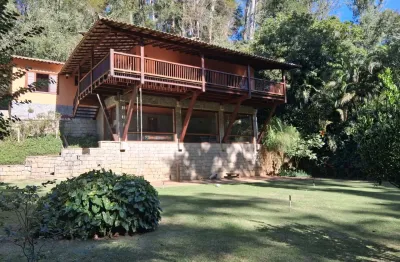 Linda casa em itaipava, dentro do condomínio de infraestrutura completa!