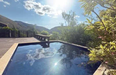 Casa linda dentro de condomínio em itaipava, com infraestrutura completa