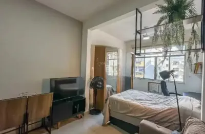 Apartamento conjugado 32m² – reformado e equipado, pronto para morar!